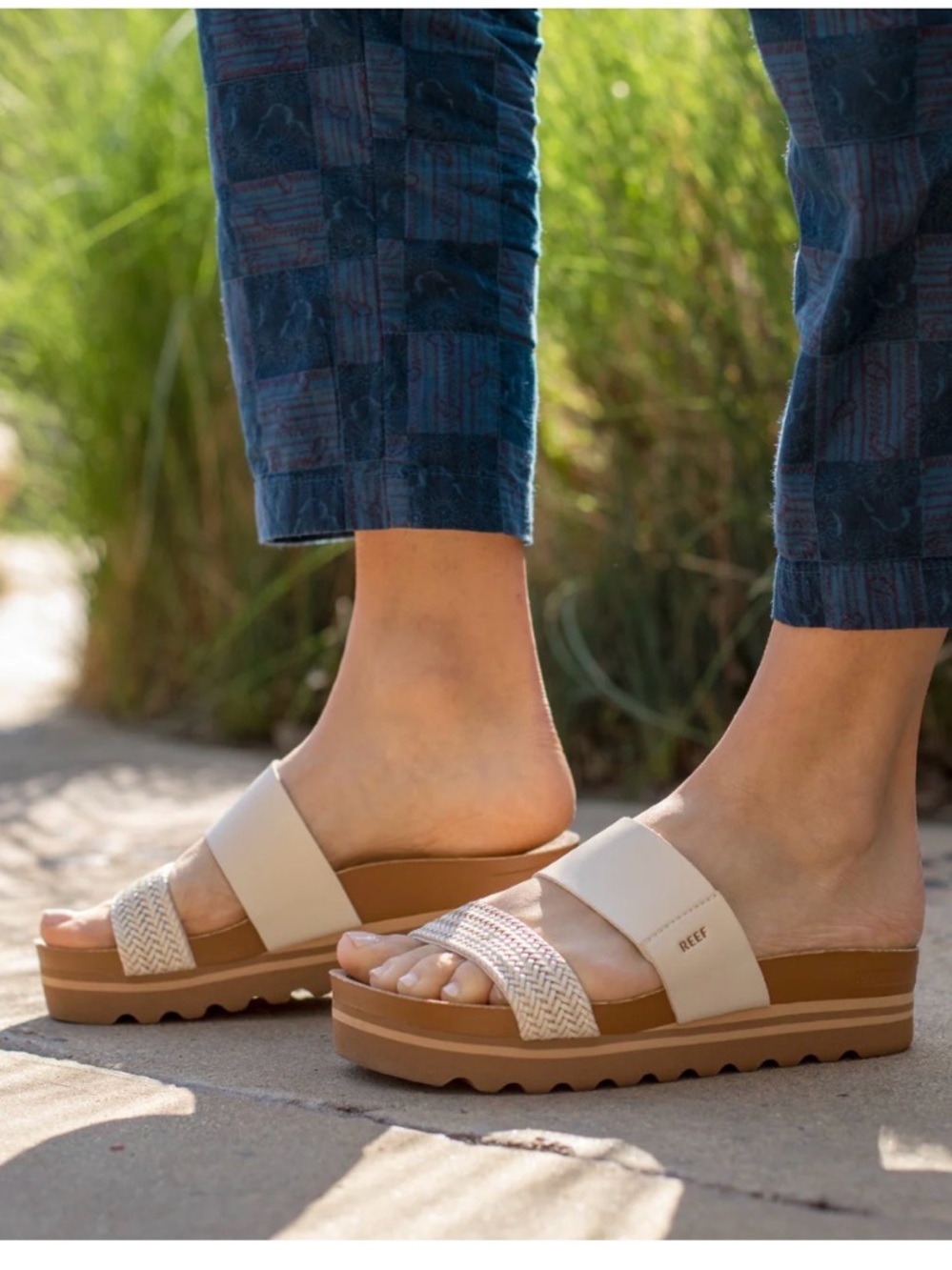 Reef Cushion Vista Hi - Women's Sandals in “Vintage” Cream with Platform - 9